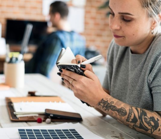 Bewerben mit Tattoo oder Piercing