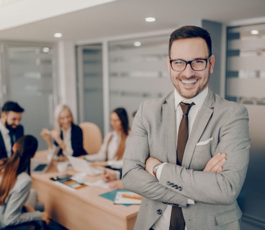 Mitarbeiter qualifiziert sich für Leitungsposition