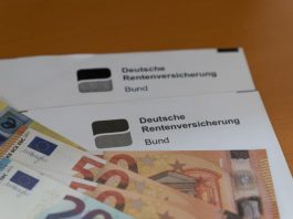 Ein Brief der Rentenversicherung, diese ist Teil der Sozialversicherung