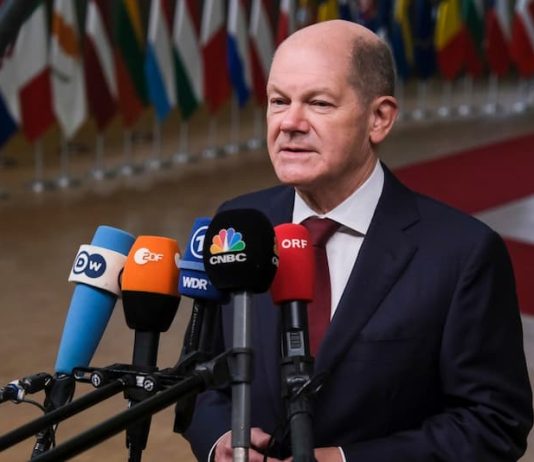 Bundeskanzler Olaf Scholz, auch Politiker müssen Menschen für sich gewinnen