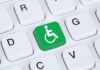 Ein Rollstuhlsymbol auf einer Tastatur, was ist barrierefreies Internet?