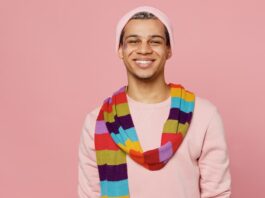 Ein Mann mit einem bunten Schal, was ist Nonkonformismus?