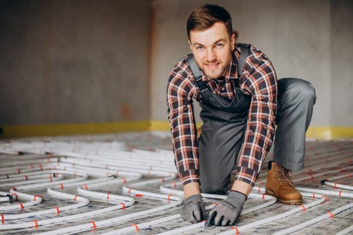 Ein Handwerker bei der Arbeit, was sind Berufe mit Zukunft?