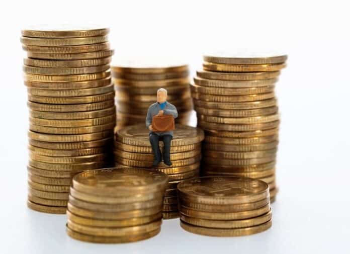 Eine Figur mit mehreren Münzen, wie hoch ist die Rentenerhöhung?
