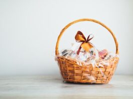 Ein Geschenkkorb, was sind perfekte Rentengeschenke?