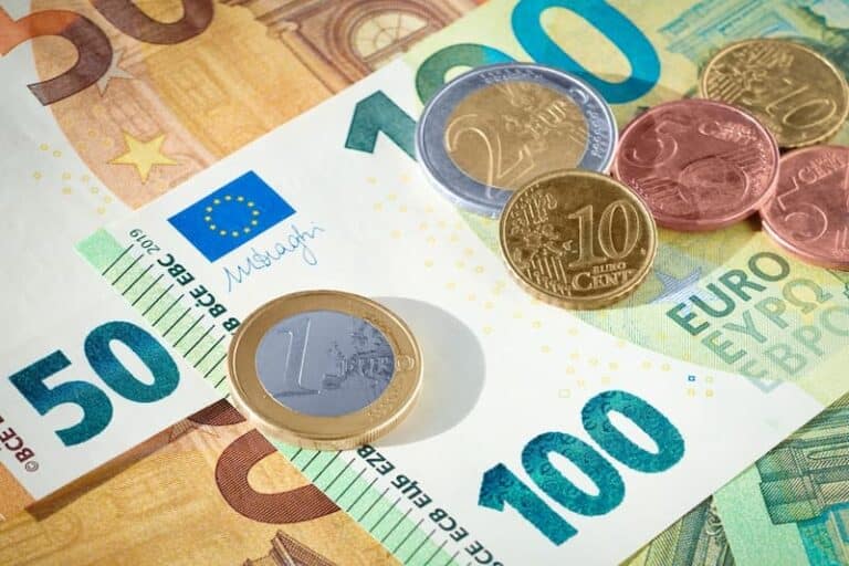 Geldscheine und Münzen, was ist die Halbwaisenrente?