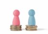 Zwei Figuren auf Münzen, was ist der Equal Pay Day?