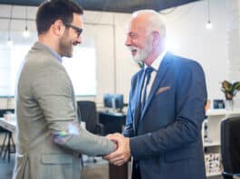 Alter und neuer Chef regeln die Unternehmensnachfolge.