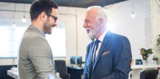 Alter und neuer Chef regeln die Unternehmensnachfolge.