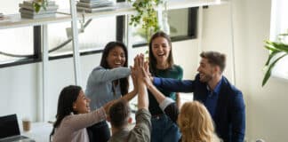 Junge Menschen mit Growth Mindset