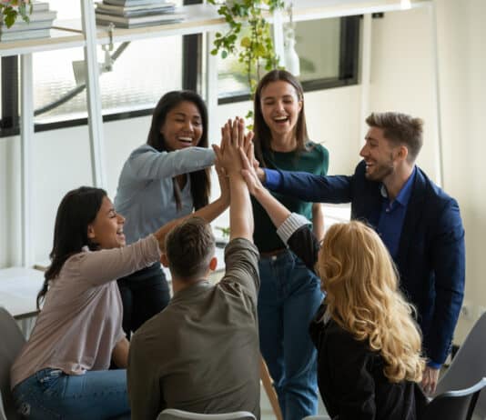 Junge Menschen mit Growth Mindset